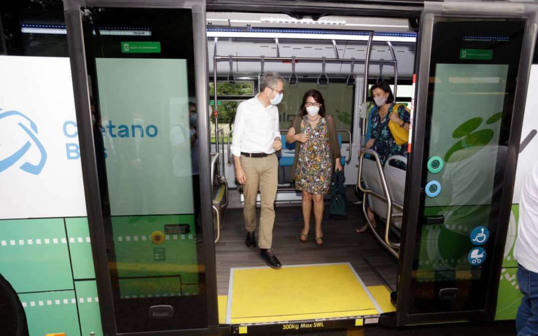 La UA acoge el primer trayecto de un autobús alimentado por hidrógeno verde impulsado por FVR y Vectalia